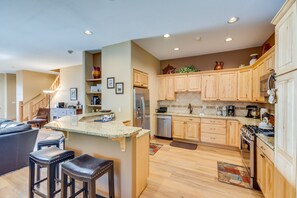 冰箱、微波炉、烤箱、炉灶