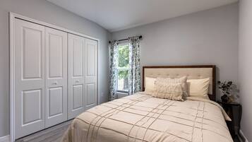 3 bedrooms, iron/ironing board, free WiFi, bed sheets