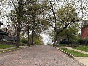 Miscellaneous - Charming 2-bedroom house in Atchison on quiet brick and tree lined street. (Atchison)