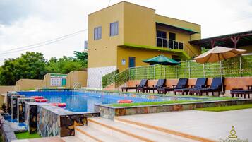 Kolam renang terbuka