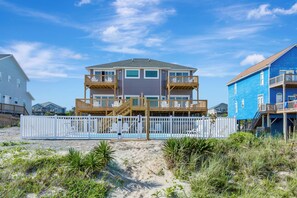 Exterior - Sun Life West - Oceanfront-Secluded-beautiful! Pool and hot tub. (Emerald Isle)