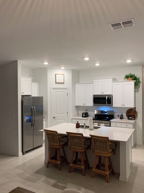 Micro-ondas, fogão, cooktop, lava-louças