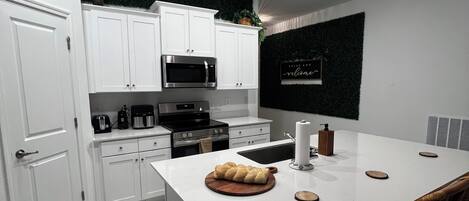 Micro-ondes, four, plaque de cuisson, lave-vaisselle