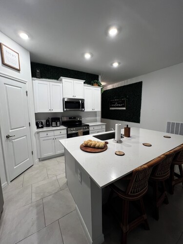 Charming 3-bed Tulum Inspired house in Port Charlotte close to Beach & Downtown