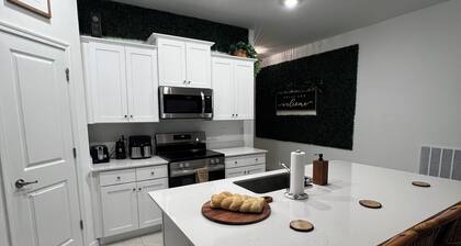 Charming 3-bed Tulum Inspired house in Port Charlotte close to Beach & Downtown