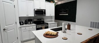 Charming 3-bed Tulum Inspired house in Port Charlotte close to Beach & Downtown