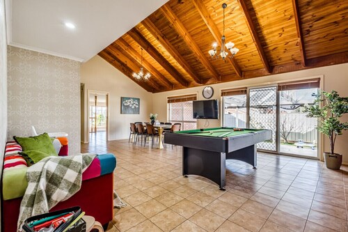 StayAU Tranquil 4BR Lakeside Retreat in Seabrook
