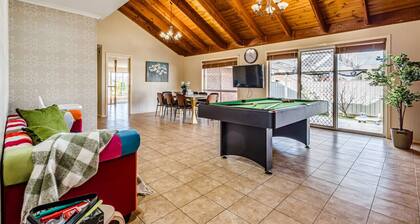 StayAU Tranquil 4BR Lakeside Retreat in Seabrook