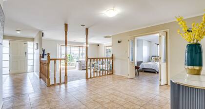 StayAU Tranquil 4BR Lakeside Retreat in Seabrook