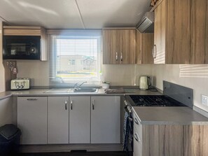 Batterie de cuisine, vaisselle et ustensiles