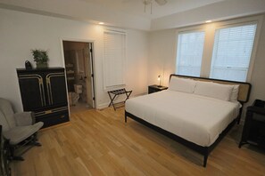 7 bedrooms, desk, iron/ironing board, travel cot