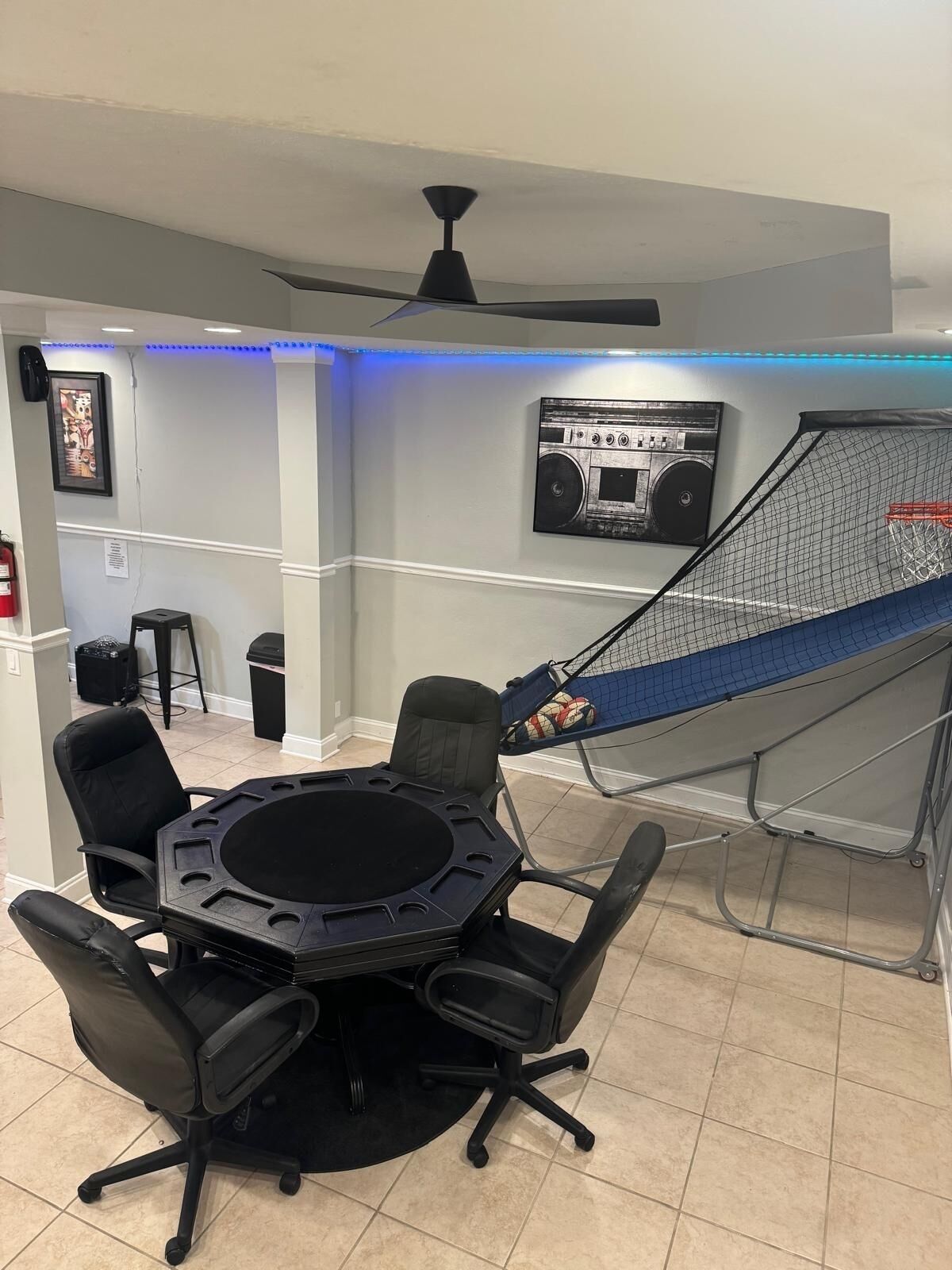 Spielezimmer