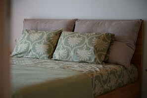3 habitaciones, tabla de planchar con plancha, wifi y ropa de cama