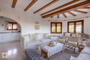 TV - Villa PERLA by Abahana Villas (Teulada)