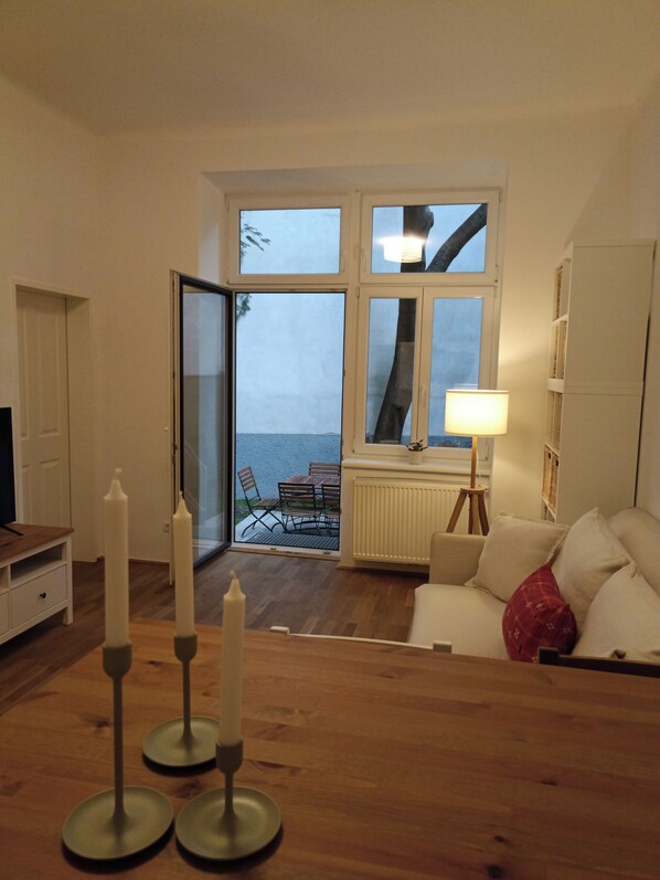 Apartment | Wohnbereich | Flachbildfernseher