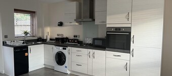 Cozy Retreat Sleeps 9 With Garden