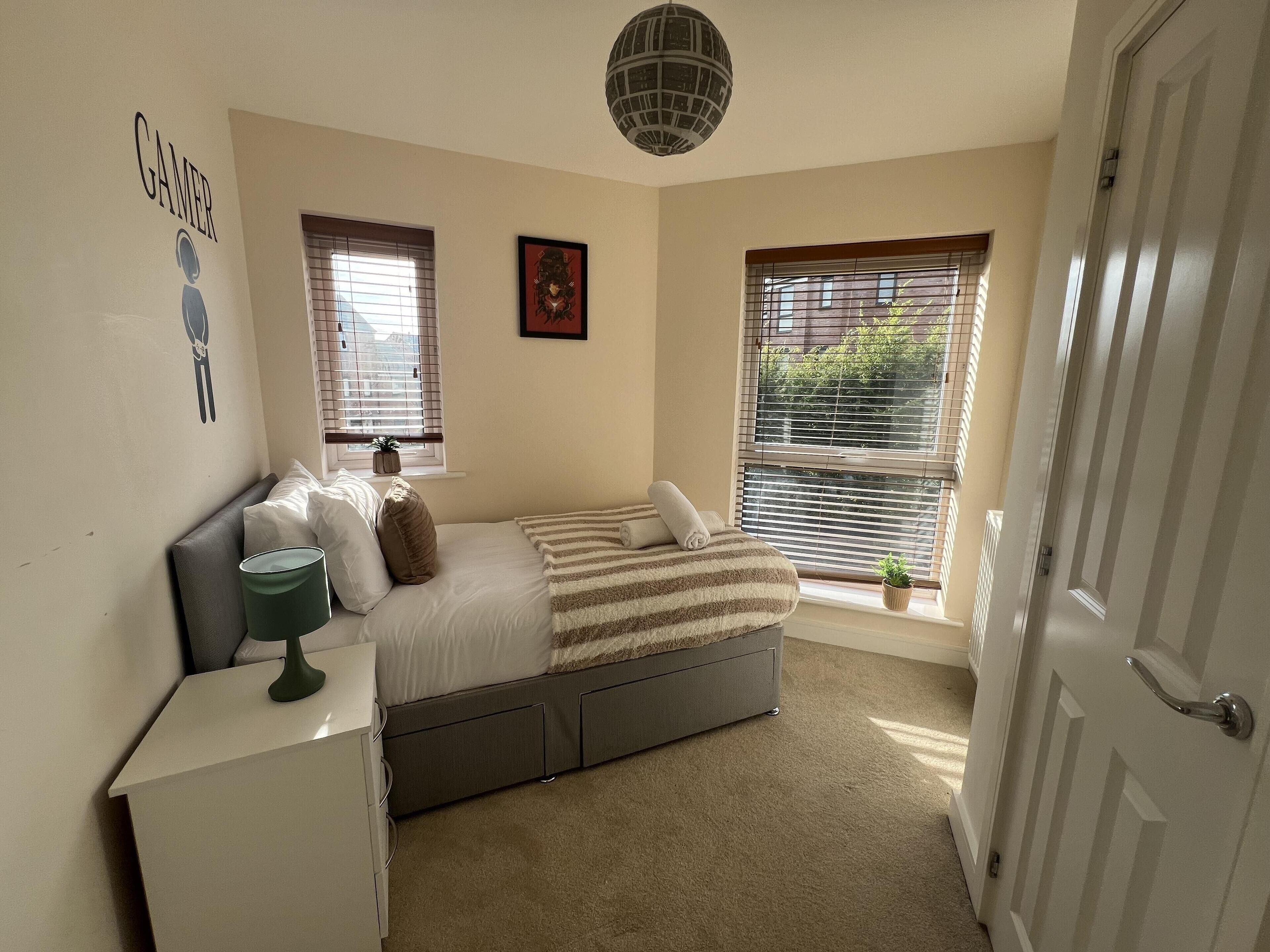 3 bedrooms, desk, iron/ironing board, free WiFi