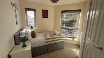 3 bedrooms, desk, iron/ironing board, free WiFi