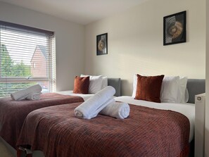 3 habitaciones, escritorio, tabla de planchar con plancha y wifi gratis 