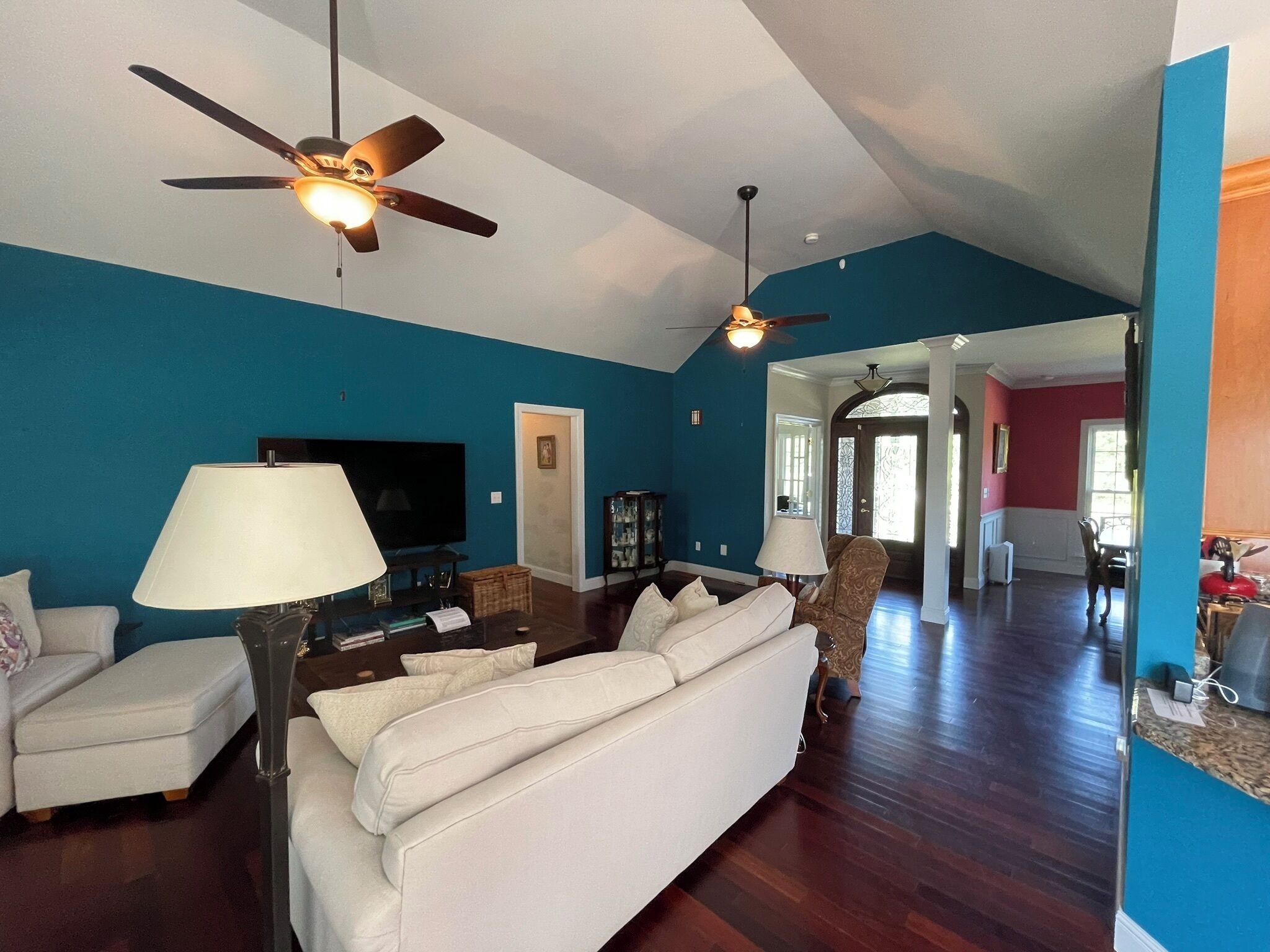 Smart TV, fireplace, offices, computer monitors