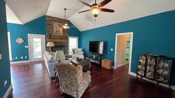 Smart TV, fireplace, offices, computer monitors