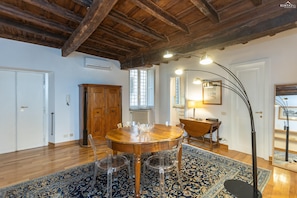 Dining - Santa Margherita apartment (Rome)