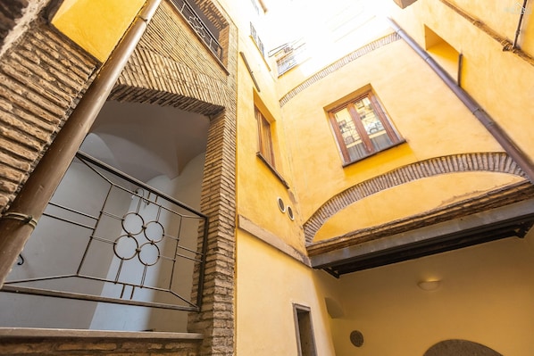 Exterior detail - Santa Margherita apartment (Rome)