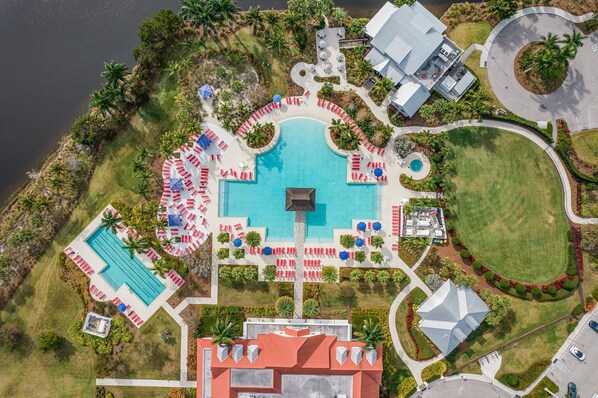 Exterior - New 2 Bedroom + Den, 2 Bath Home w/2 Car Garage 10 Min from Downtown Naples (Naples)