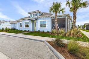 Exterior - New 2 Bedroom + Den, 2 Bath Home w/2 Car Garage 10 Min from Downtown Naples (Naples)