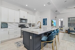 Fridge, microwave, oven, stovetop - New 2 Bedroom + Den, 2 Bath Home w/2 Car Garage 10 Min from Downtown Naples (Naples)