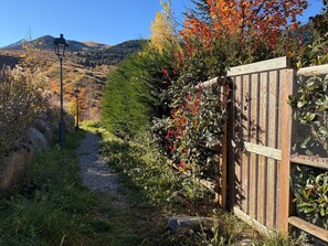 Property grounds - Ground floor apartment Aüt 1 with private garden in Vall de Boí (Caldes de Boi)