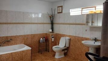 Een douche, handdoeken