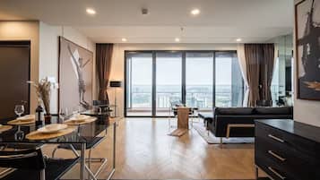 Suite Presidenziale, 3 camere da letto, camere comunicanti, vista canale | Pasti in camera