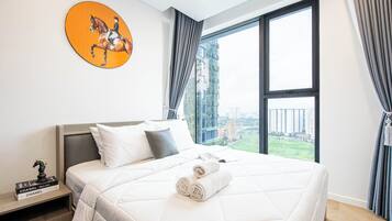 Familie suite, 4 slaapkamers, toegang tot de clublounge, uitzicht op rivier | Italiaanse Frette-lakens, luxe beddengoed, donsdekens