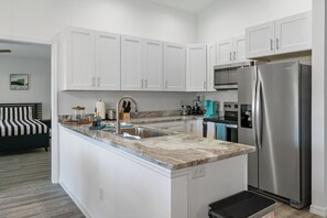 Fridge, microwave, oven, stovetop - New, August 2024! Beautiful porch, view of Marina (Homosassa)