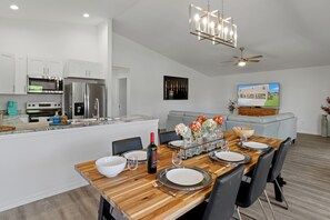 Dining - New, August 2024! Beautiful porch, view of Marina (Homosassa)