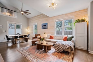 Smart TV, video games, offices - 4BR/8 Guest Home | Modern Amenities | Duke/Med Ctr (Durham)
