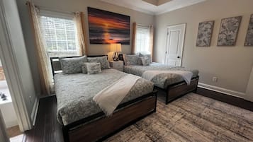 3 chambres, fer et planche à repasser, Wi-Fi, draps fournis
