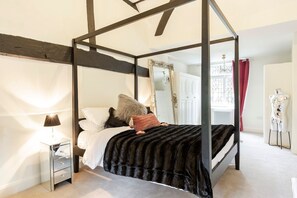 4 habitaciones, tabla de planchar con plancha, internet y ropa de cama 