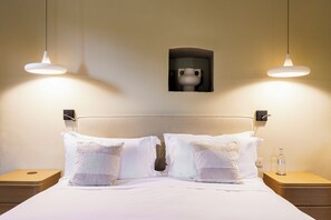8 Schlafzimmer, Verdunkelungsvorhänge, Bügeleisen/Bügelbrett