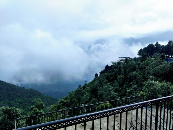 Property grounds - Queen's View Villa by The Cafe (Mussoorie) (Mussoorie)