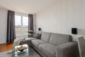 Smart TV - ROY 2 bdr Apartment with Prague Castle View, Parking & A/C (Prague)