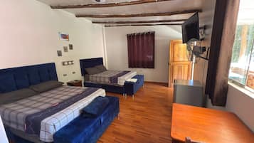Chambre Double Confort, balcon, vue jardin | Bureau