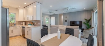 Private Home w/ Pool 10 min from Delray