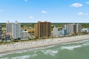 On the beach - Oceans Crest! Oceanfront View Pools Putt Putt Spa (Myrtle Beach)
