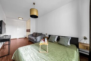 1 slaapkamer, een strijkplank/strijkijzer, gratis wifi, beddengoed