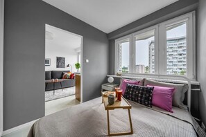 1 bedroom, iron/ironing board, free WiFi, bed sheets - Warsaw Powiśle Apartment - 8th Floor with Balcony - by Rentujemy (Warszawa)