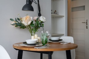 Dining - Warsaw Powiśle Apartment - 8th Floor with Balcony - by Rentujemy (Warszawa)