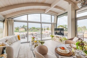 TV - Modern Panoramic Loft with Terrace, Elevator, Parking (Lucca)