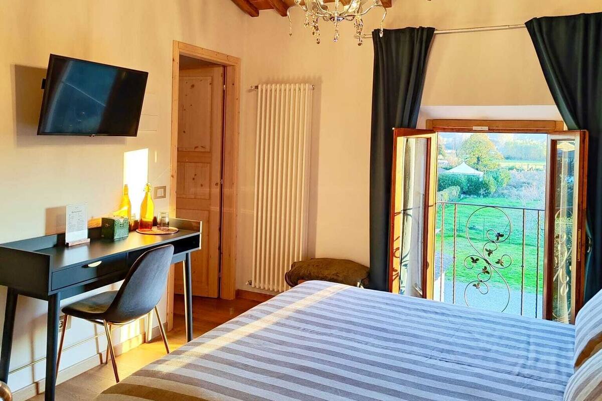 Deluxe Double or Twin Room, Mountain View | Premium bedding, down comforters, desk, laptop workspace